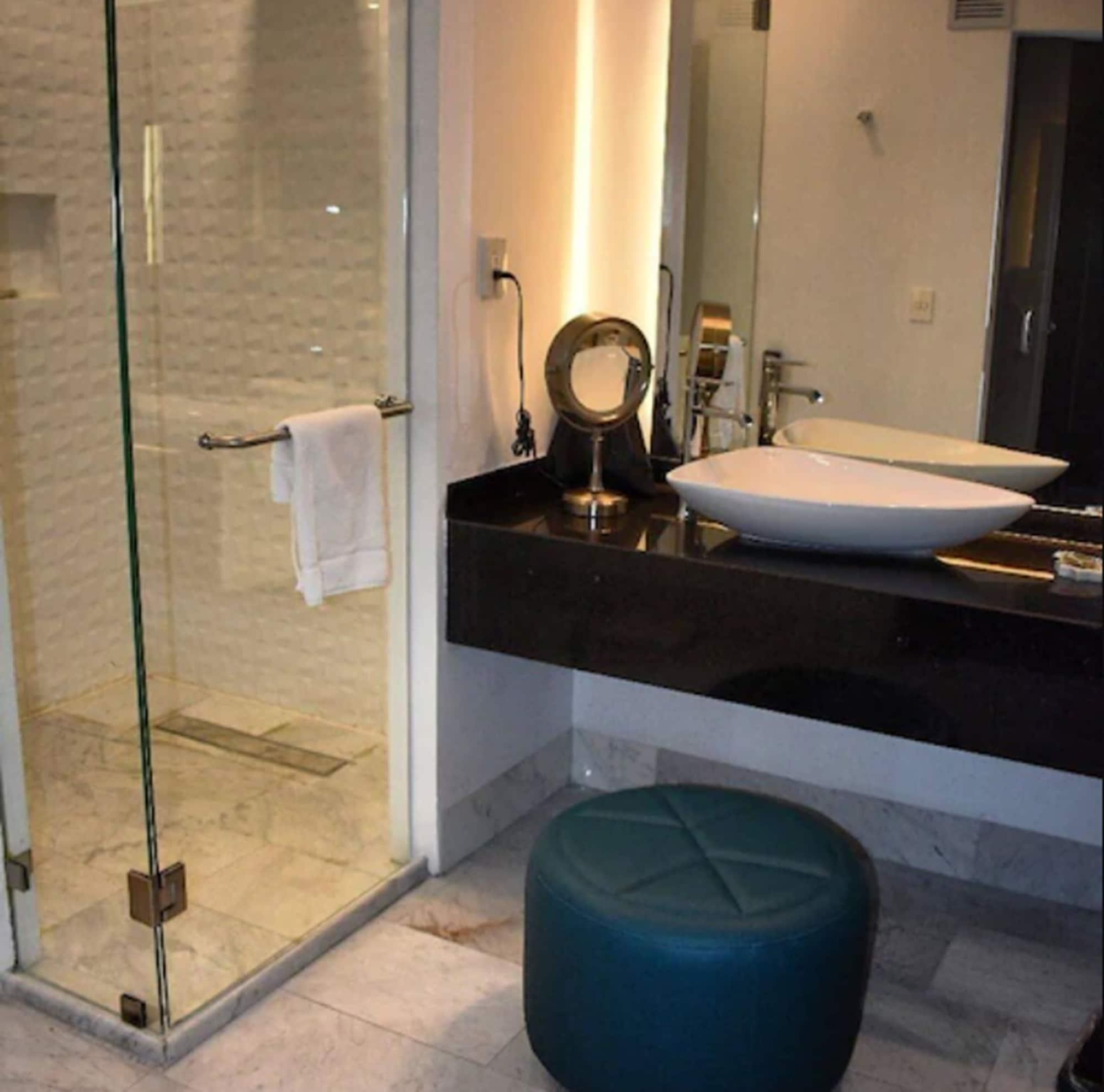 Baruk Guadalajara Hotel De Autor Esterno foto A bathroom in a hotel