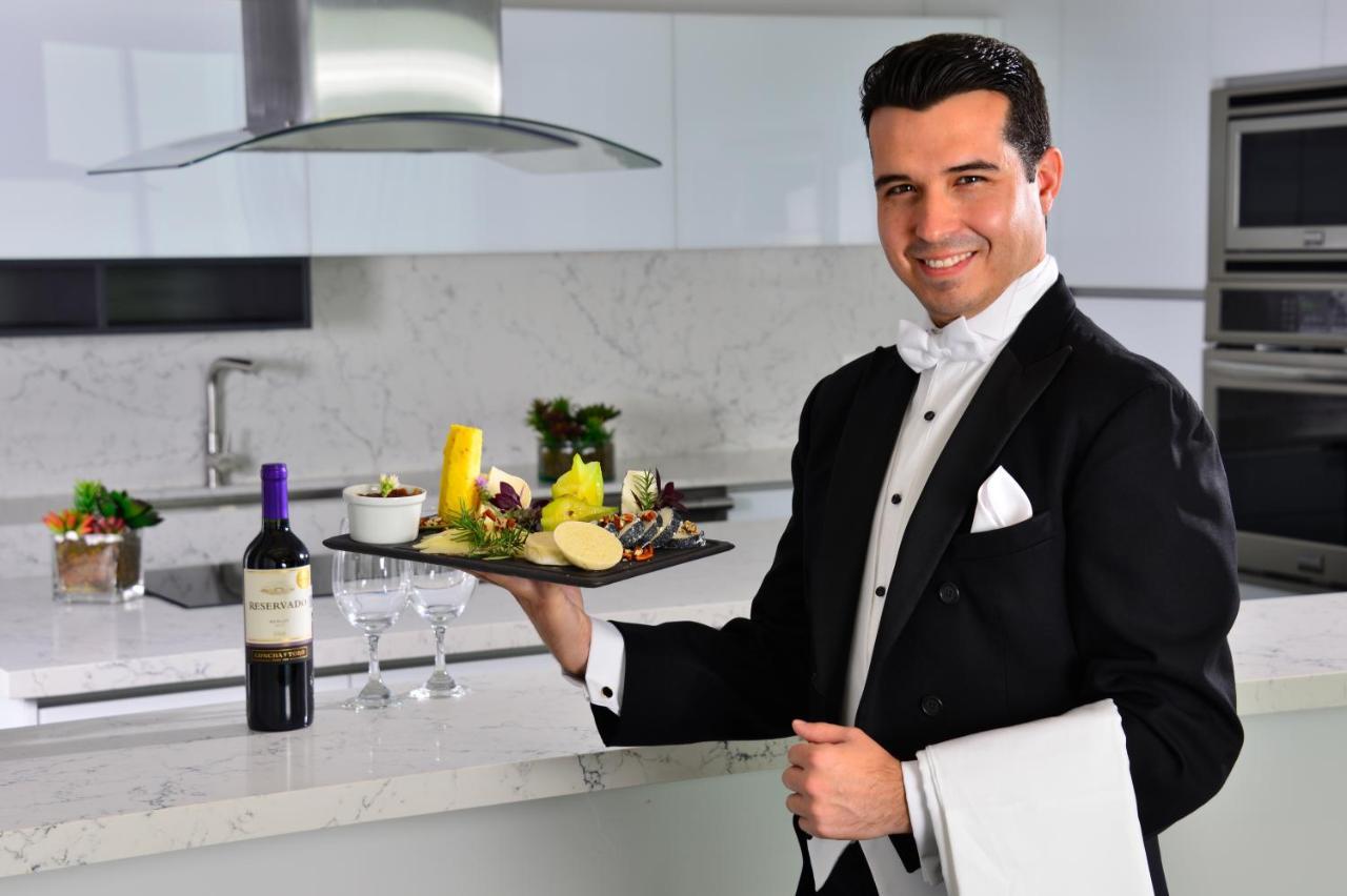 Baruk Guadalajara Hotel De Autor Esterno foto A butler in a modern kitchen