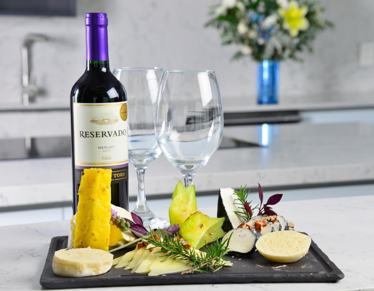 Baruk Guadalajara Hotel De Autor Esterno foto A wine and cheese pairing