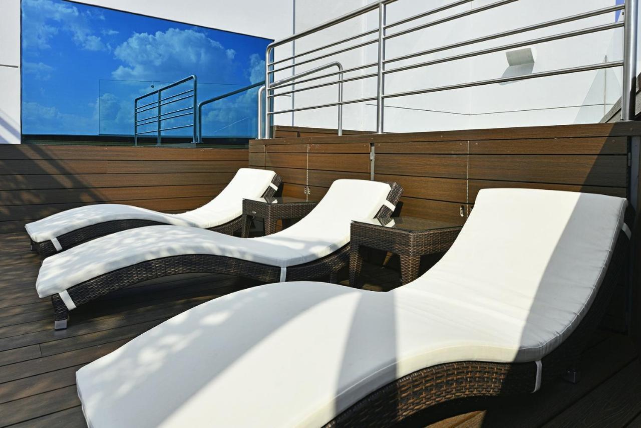 Baruk Guadalajara Hotel De Autor Esterno foto Sunbathing chairs on the deck of a cruise ship