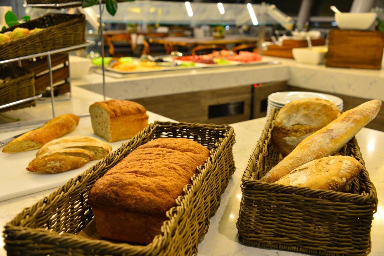 Baruk Guadalajara Hotel De Autor Esterno foto Bread at a buffet